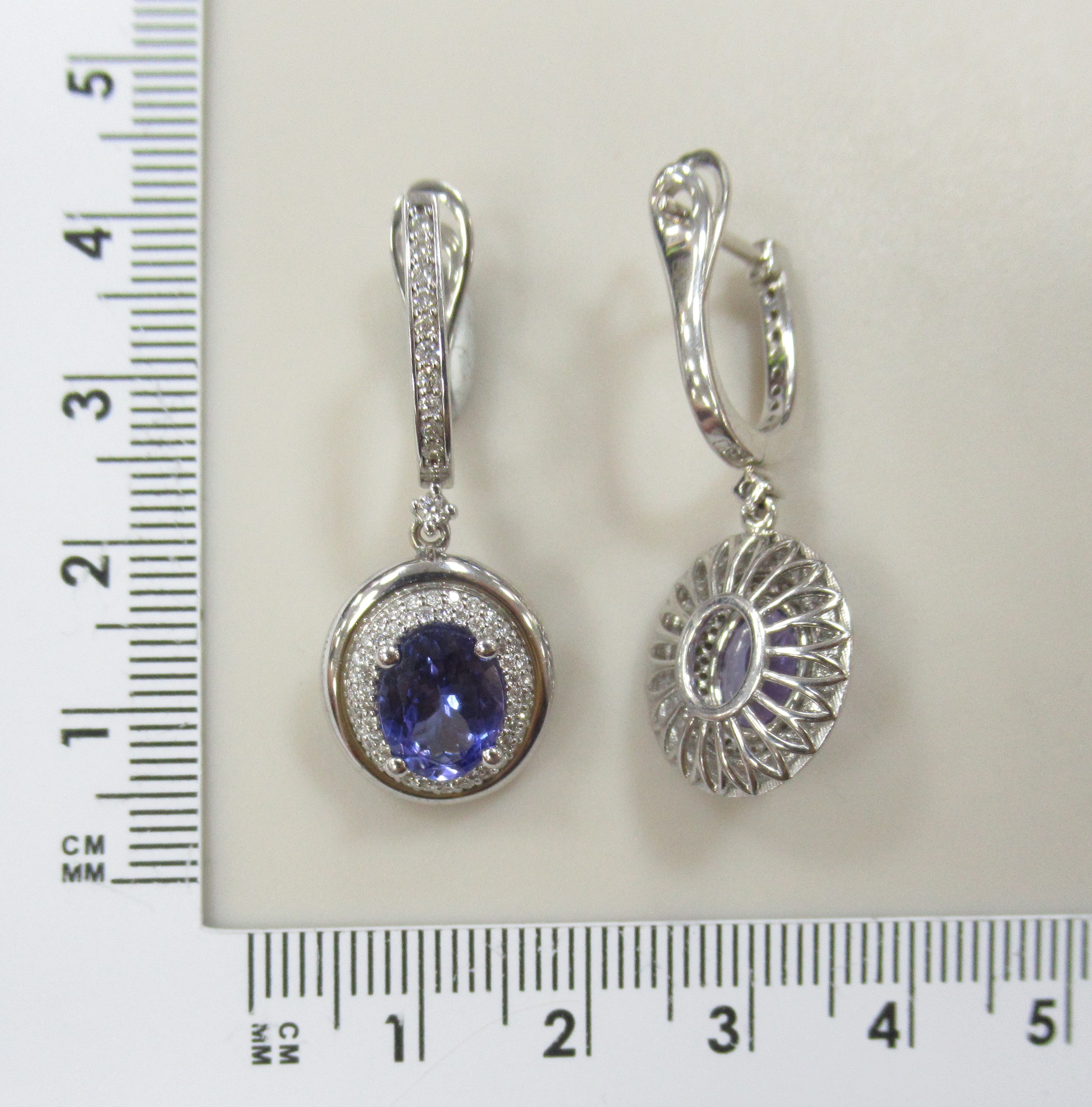 Серьги из белого золота с танзанитами